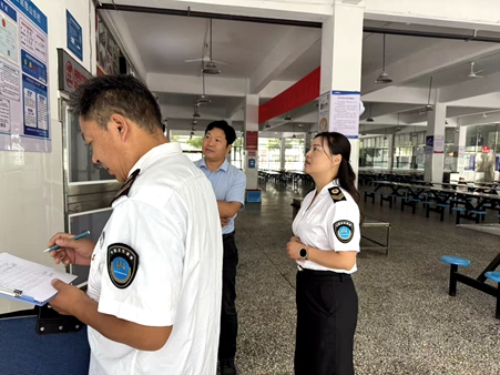 酂阳街道专项检查辖区学校“校园餐”.jpg