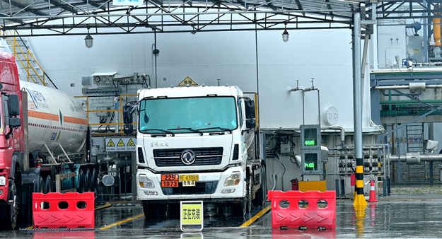 循环经济产业园:国庆假期坚守保生产 全力冲刺四季度 (2).png