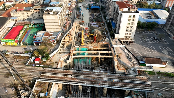 东启街平改立建设工程年内完成全部结构主体.jpg